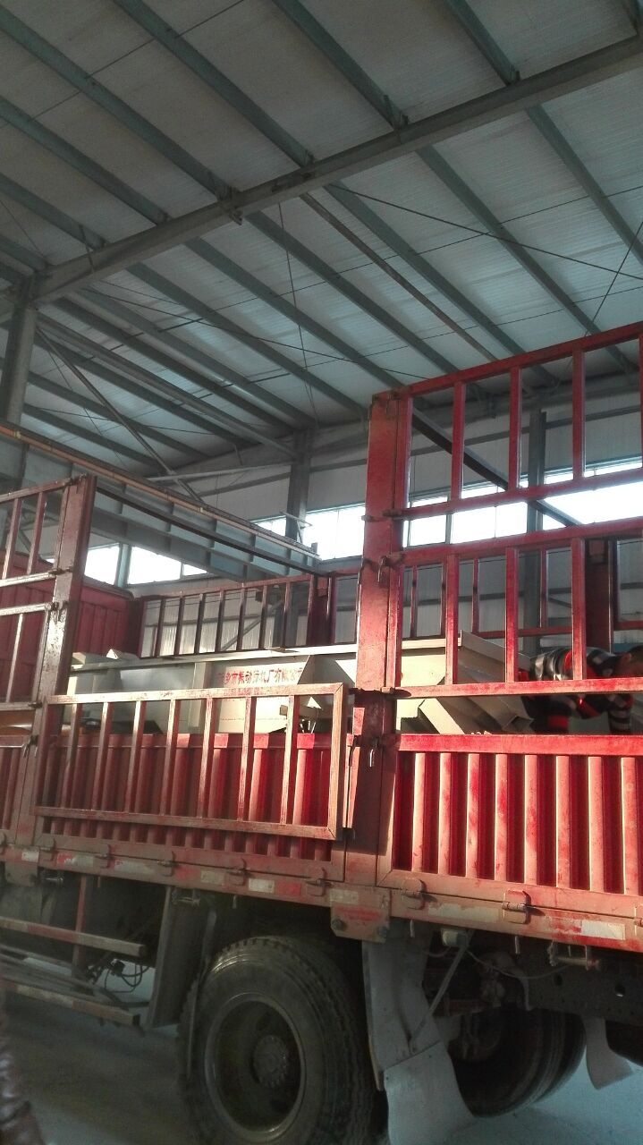 石家莊SZF525-4層直線(xiàn)振動(dòng)篩發(fā)貨通知